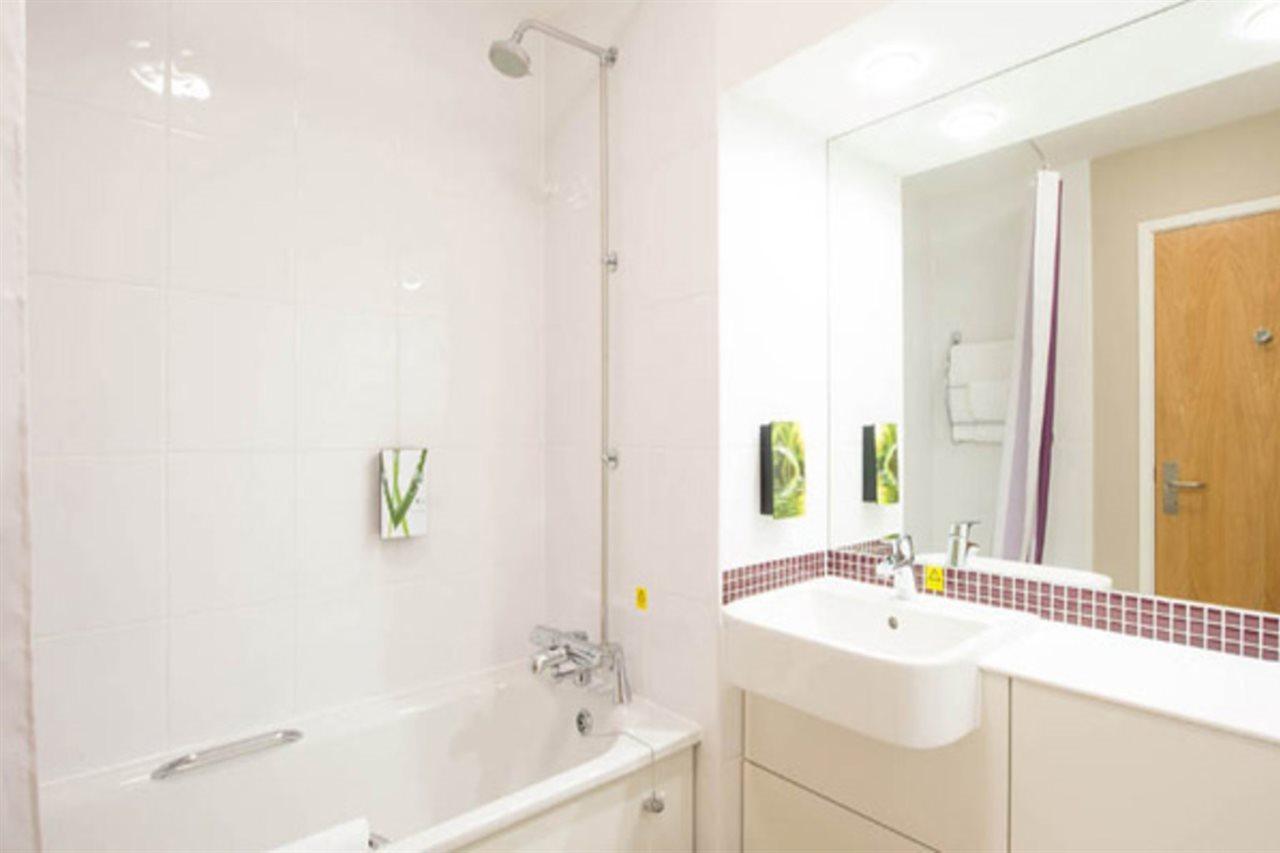 Premier Inn Liverpool John Lennon Airport スピーク エクステリア 写真