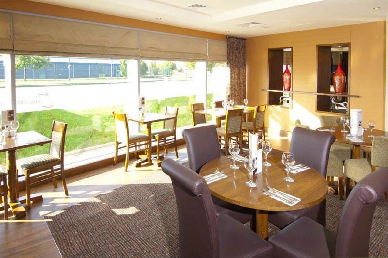 Premier Inn Liverpool John Lennon Airport スピーク エクステリア 写真